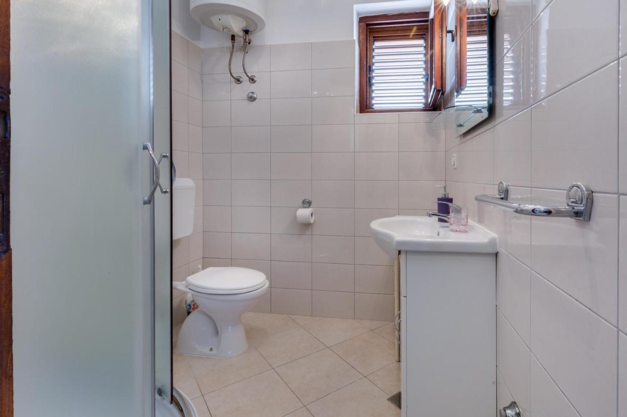 Family Friendly Seaside Apartments Kozino, Zadar - 5756 Petrcane Exterior foto