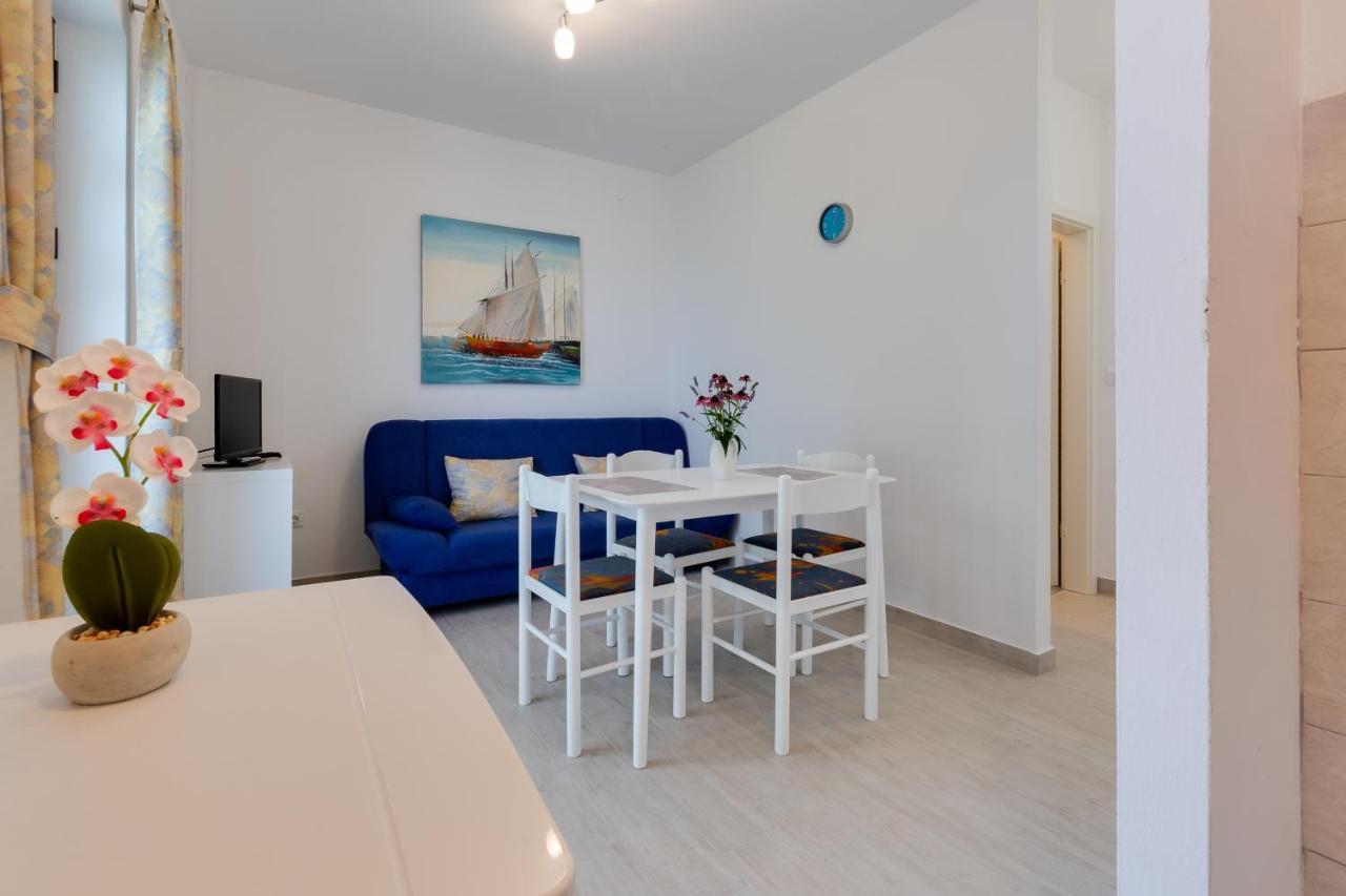 Family Friendly Seaside Apartments Kozino, Zadar - 5756 Petrcane Exterior foto